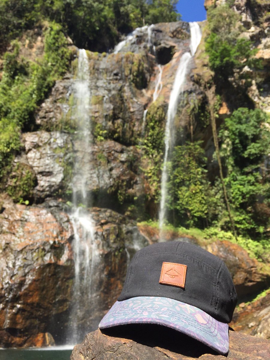 TopikuHats's tweet photo. Island living ✈️🌱🍹 #cleanupIndo https://t.co/ielxft5ZY5