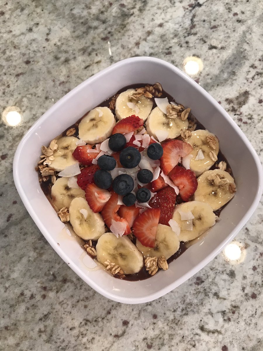 veronicamerrell's tweet photo. Acai bowl made by meeeeeeee! Hope you have a great day! https://t.co/UomUFyCmin