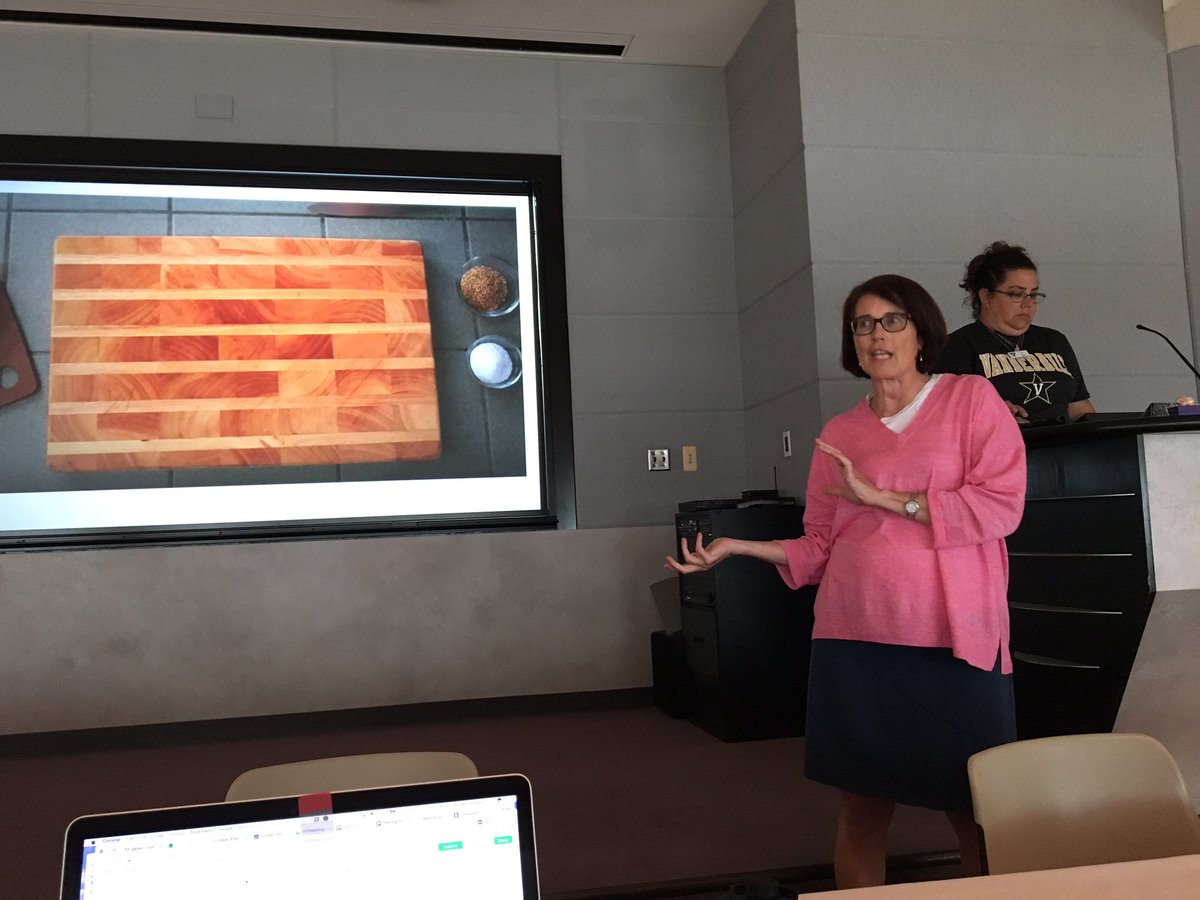PolarICE_Ed's tweet photo. #earth2017 #teachers presenting their #data based lessons for #science, #coding, and #steam w/ @MBARI_News https://t.co/U3HBByj2nz