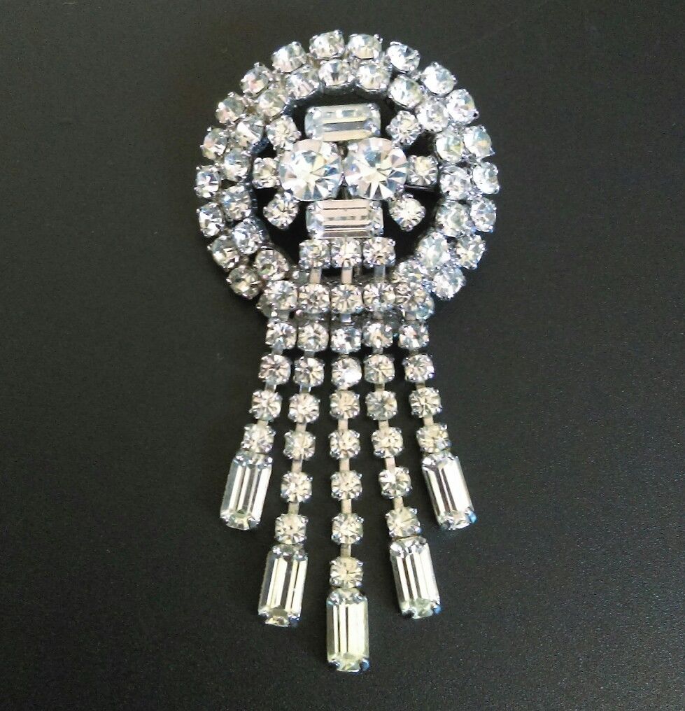 newhomevintage's tweet photo. Beautiful #vintage #jewellery available from > https://t.co/67TiMqIUPB #VintageJewelry #vintagefashion #GiftIdeas https://t.co/nSOzcbJlqb