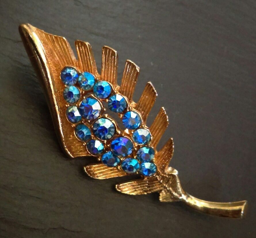 newhomevintage's tweet photo. Beautiful #vintage #jewellery available from > https://t.co/67TiMqIUPB #VintageJewelry #vintagefashion #GiftIdeas https://t.co/nSOzcbJlqb
