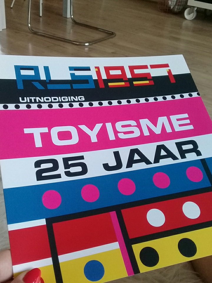 InaEbbinge1's tweet photo. 4 uur borrelen heeft mooie resultaten en samenwerking opgeleverd #toyisme https://t.co/ah5SpEL7qp