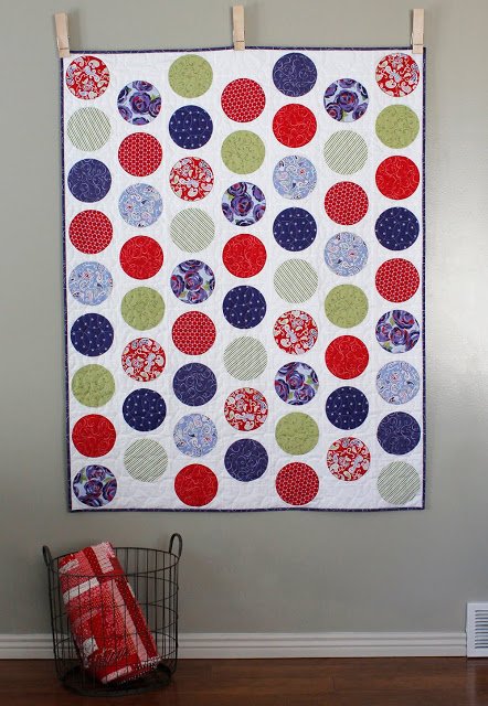 Riley_Blake's tweet photo. Round &amp; round we go! @Abrightcorner teaches us how to make this stunning Simple Circle Quilt. FREE tutorial here: https://t.co/GeEflYQJ2q https://t.co/N0WNd2Kkys