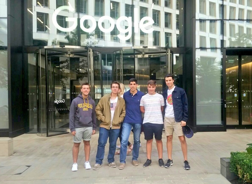 ClubBalandrau's tweet photo. 🔝🌍 Comença la convivència a #London amb el #BaccalaureateProgram! La primera parada han estat les oficines de @Google a #StPancrasSquare! https://t.co/97JZ6zszql