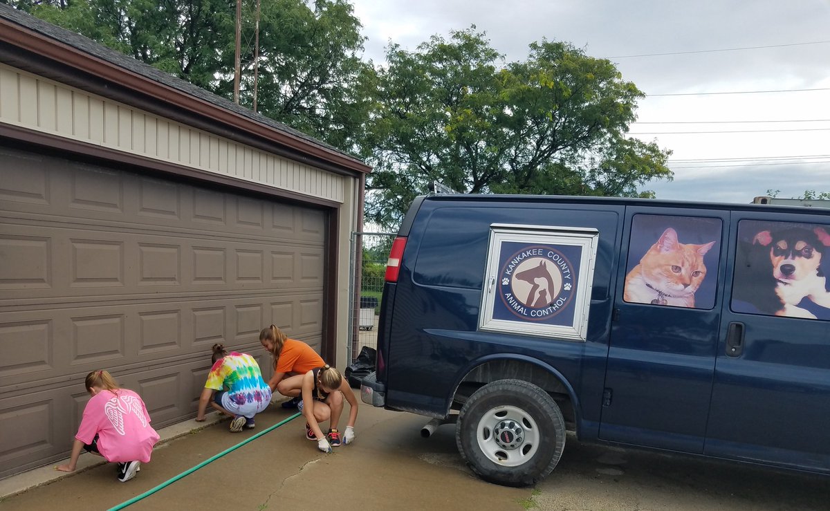 hapimom54's tweet photo. Group #7 spending out last day at Kankakee County Animal Control! #CampMOSH2017 https://t.co/iv0tadkHLZ
