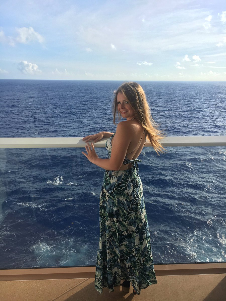 madisonmoses14's tweet photo. Cruisin☀️💙 https://t.co/qh9Vd8KBAV