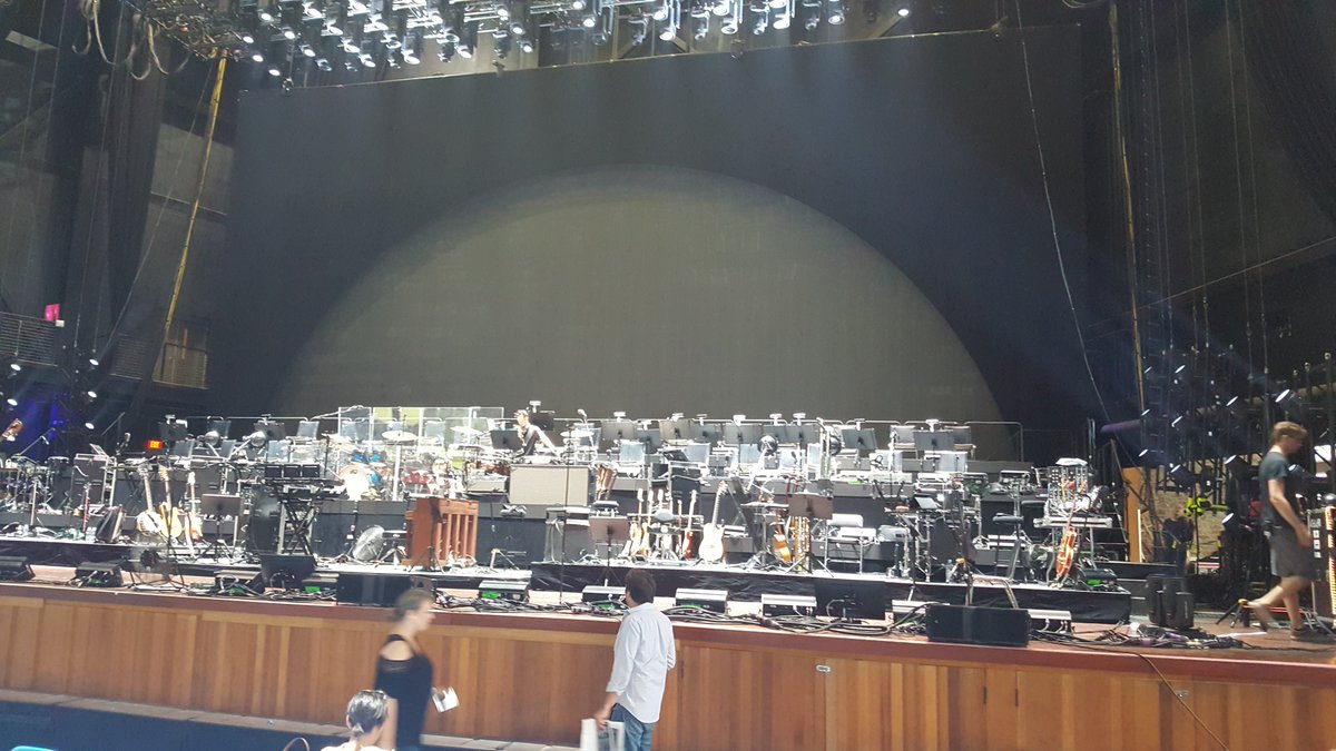 iAmazeMusic1's tweet photo. We are here at "Hans Zimmer Live"! Hans Zimmer is one of our favorite composers and tonight promises to be a once-in-a-lifetime experience! https://t.co/dURU3dT7qZ