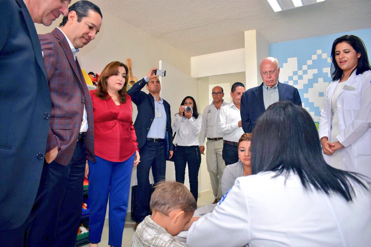 La capacidad de los trabajadores de #salud para escuchar y generar #empatía con los pacientes permite brindar servicios de #calidad. #CEREDI