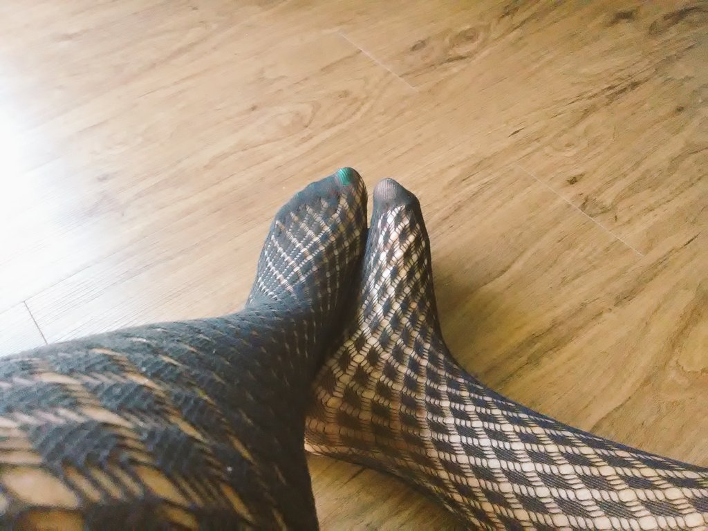 ReynasWorld_XO's tweet photo. Wearing the #fishnets to get the job done. #femdom #goddessworship https://t.co/nUg6pwNN44