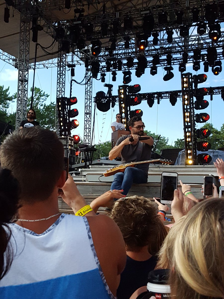 TCountrySource's tweet photo. We are making all the right wrong turns with @OldDominion here at @CountryJam! #countryjam2017 #jamwithTCS https://t.co/uqkfJi4iOI