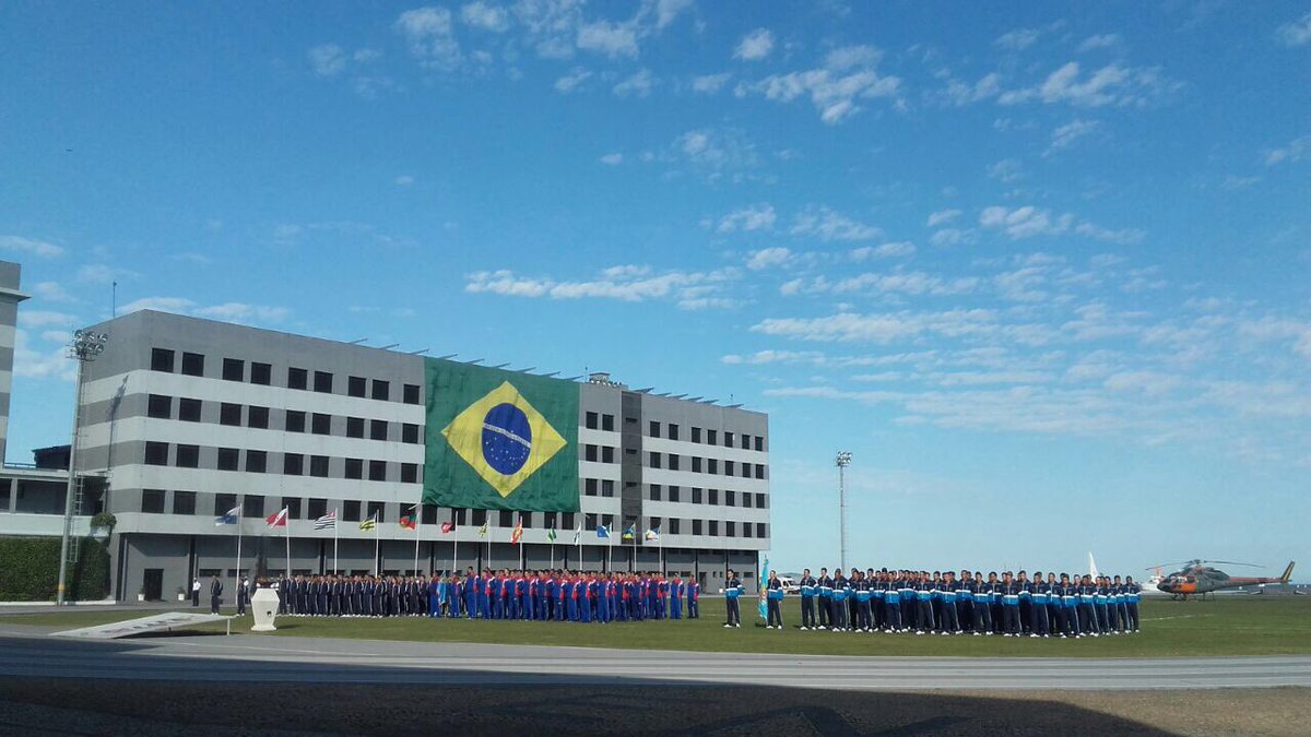Cerimônia de abertura da NAVAMAER, na Escola Naval (RJ). Disputada por Aspirantes da EN e Cadetes da AMAN e da AFA de 21 a 28 de julho.