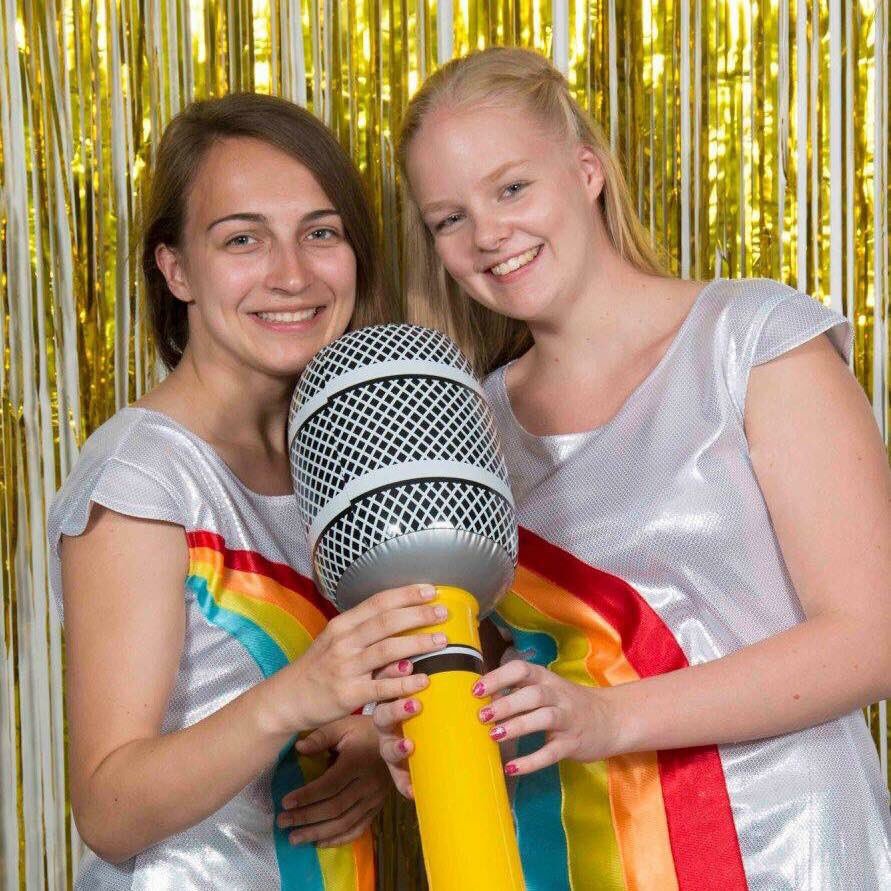 Activak's tweet photo. Fotoshoot op only girl powerkamp in Oostende #activak #dezomerisvanons https://t.co/A981kp5yL5