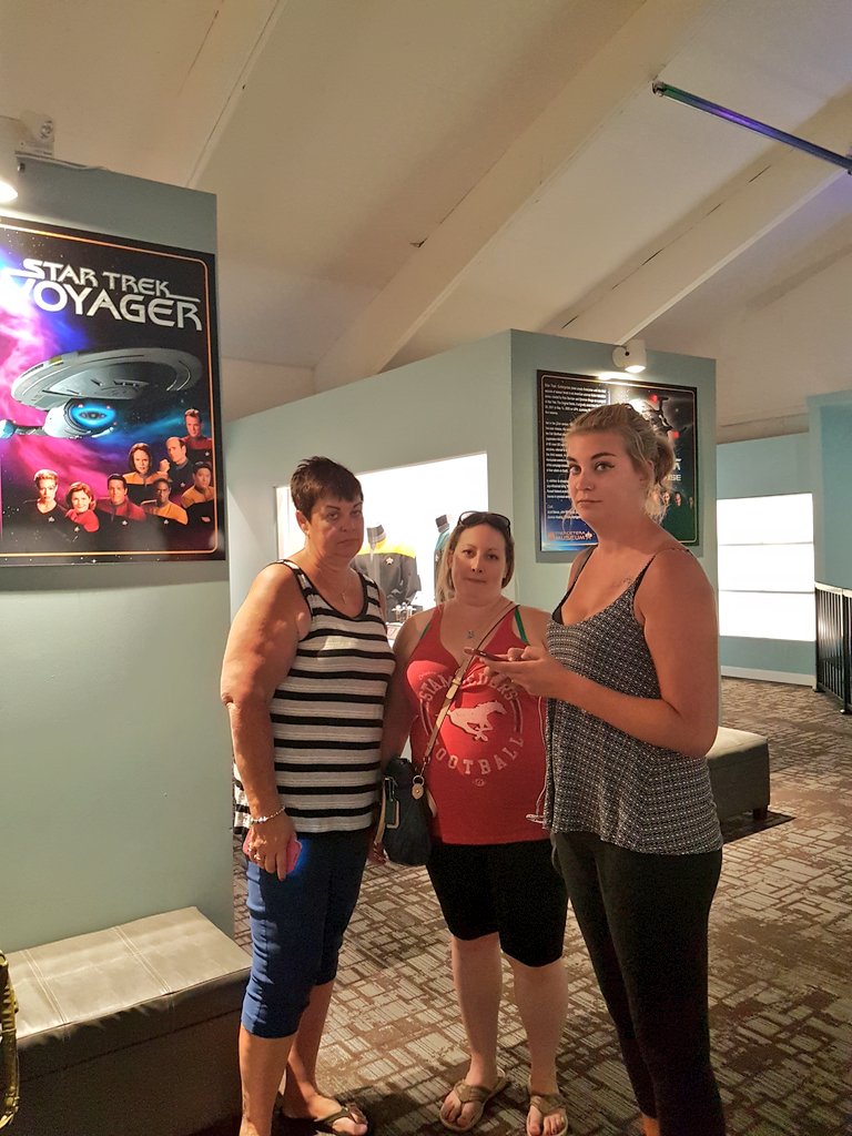 jaclyn613's tweet photo. Clearly the ladies loved taking me to the star trek museum... #unimpressedstampsfansareunimpressed thanks tho! #AlbertaAF https://t.co/aAbjJt4sAI