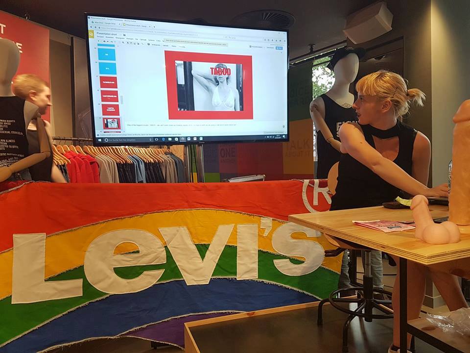 rehablighthouse's tweet photo. Good job DAA and Levi's
#Berlin #Germany
@_DAA #nostigma #DesignersAgainstAids #Levis #BerlinPride https://t.co/cZ3ipiwdjM