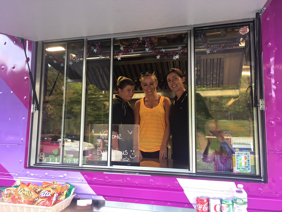 HudsonRivMuseum's tweet photo. The #Superlicious Food Truck team is here and at the ready! Grab your dinner before @MiloZBand kicks off at 8pm! #HRMAmphitheater #tonite https://t.co/7zqfLR7ubt