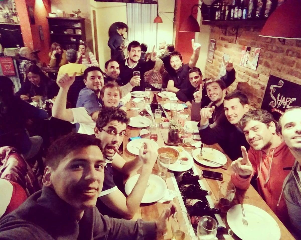 SHARERESTOBAR's tweet photo. Día del amigo en Share! #amigos #compartir #picada #cervezatirada #cervezaartesanal https://t.co/xN4JDUJiSz