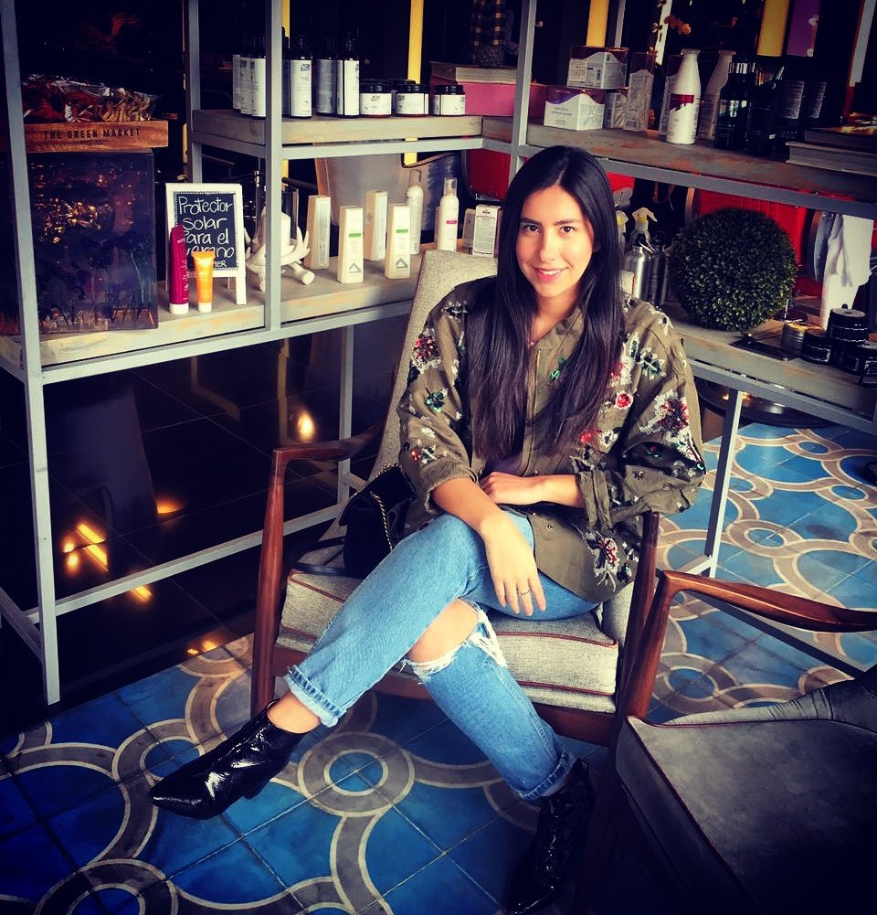 TheMagnolia_'s tweet photo. ¡Nos encantan las visitas! Gracias Karla Jáuregui por probar #TheMagnoliaEffect. 
#Davines #Hair #Treatment #SantaFe  #CDMX https://t.co/BfRv3iZEfZ