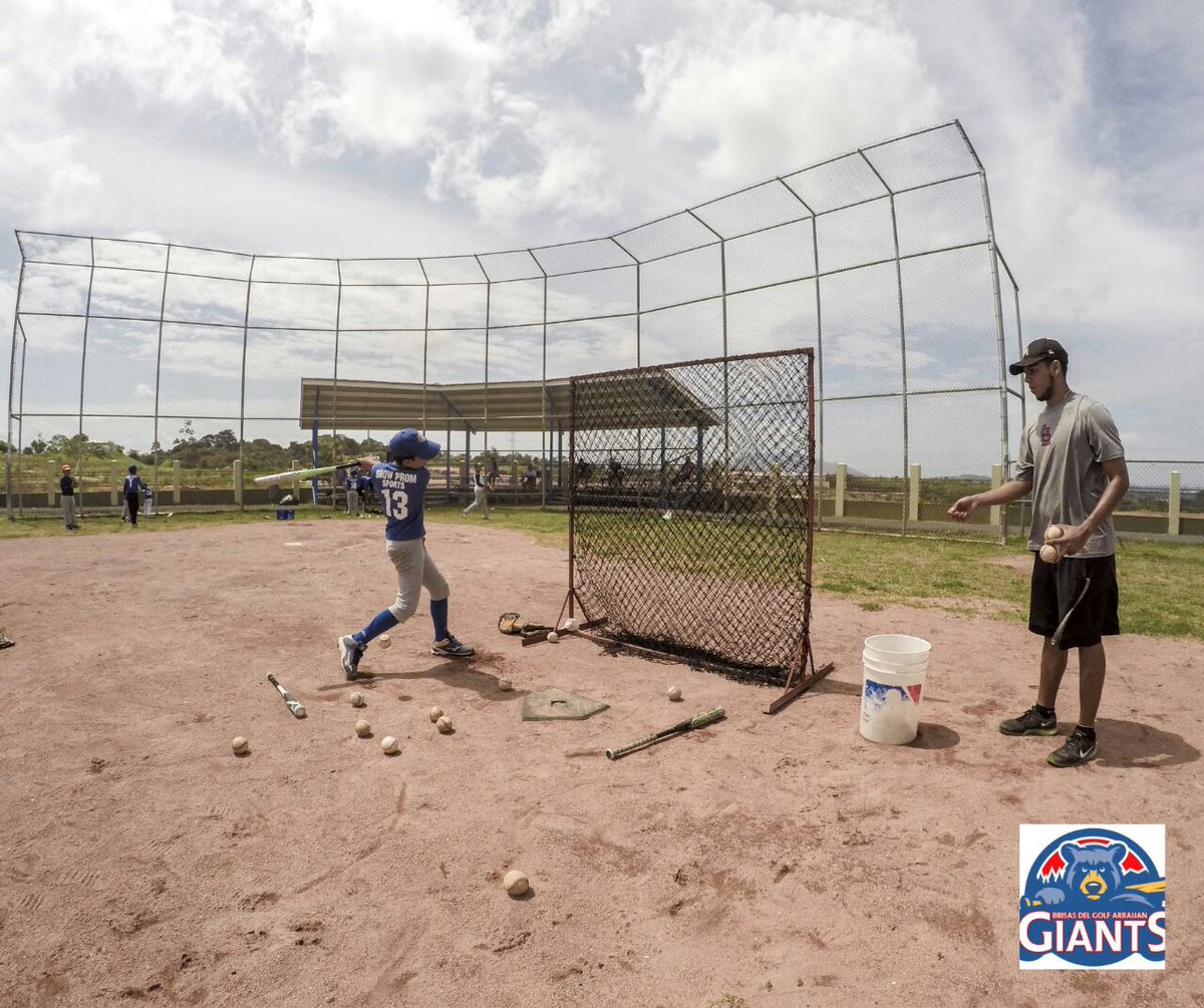 GiantsAcademy's tweet photo. Tu que quieres ver a tu hijo, sobrino o ahijado siendo una estrella del Beisbol, Ven a VIVIR LA EXPERIENCIA @GiantsAcademy https://t.co/jG78E2HxsQ