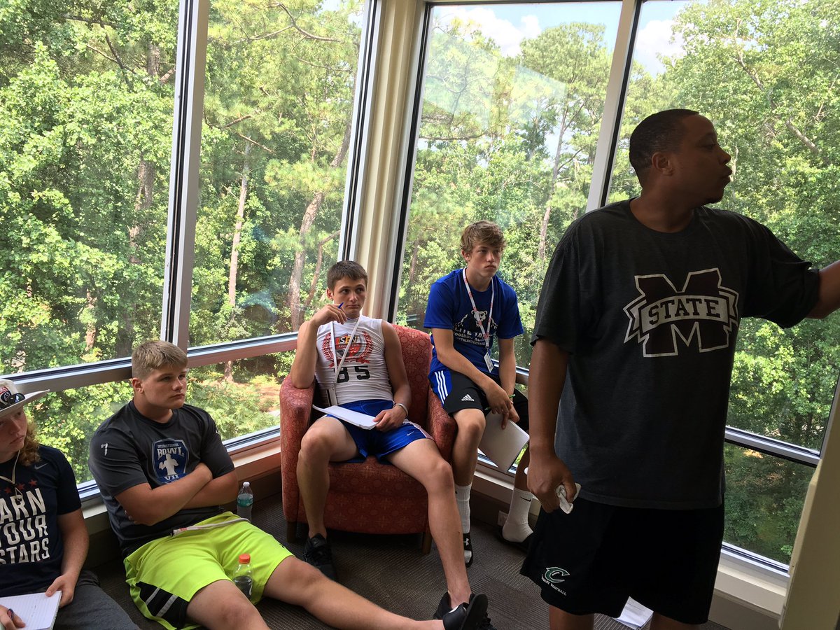 CoachRyanLarsen's tweet image. Off Staff @Coach_GReese @JakeSpalik1 @TNeymeiyer @Coach_Scola in final mtgs before games @ the @USNFT GA Dev Games! #EarnYourStars @CoachAI