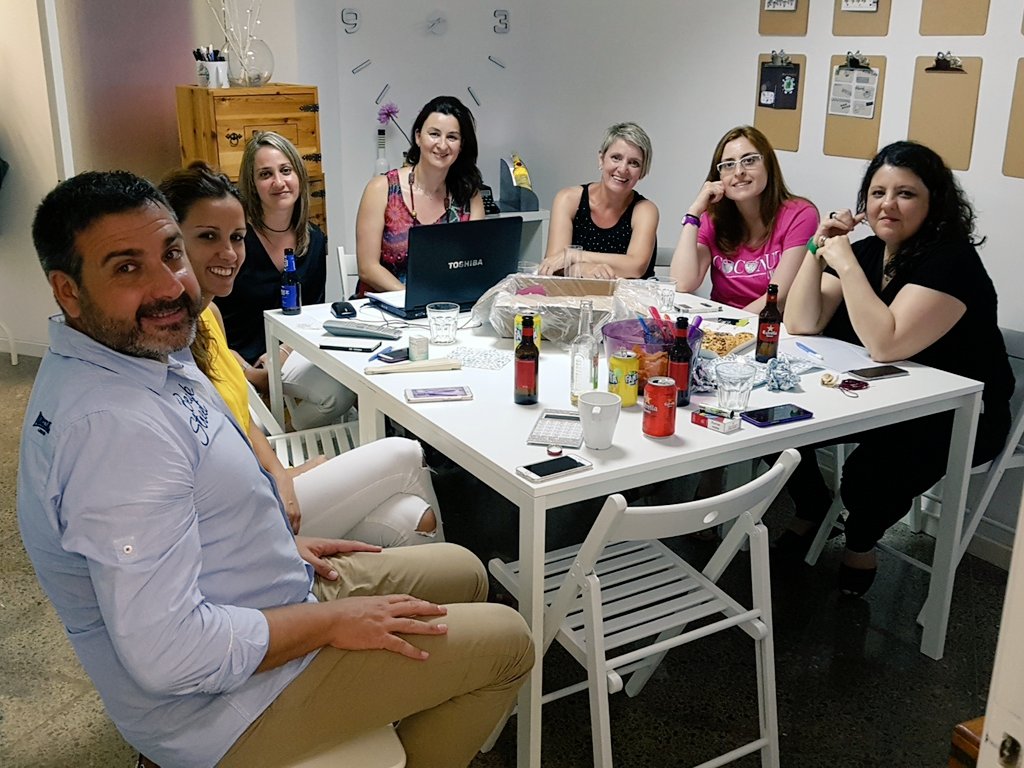 conredsyaloloco's tweet photo. Y... Seguimos!!!
Ahora, fantástica presentación d @crisvigf de @superpanvila
Proyectos que hemos visto crecer y de los que ya somos fans! ❤️ https://t.co/c7YHgHRc6f