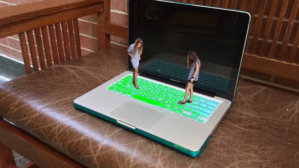 RT <a href="/katy_nila/">Katy Beasley</a>: Honey, I shrunk the kids! #DoInkTweets <a href="/DrTerriC/">Dr Theresa Cullen</a> @CatJackson28  <a href="/AppleEDU/">Apple Education</a>  #doink #greenscreen