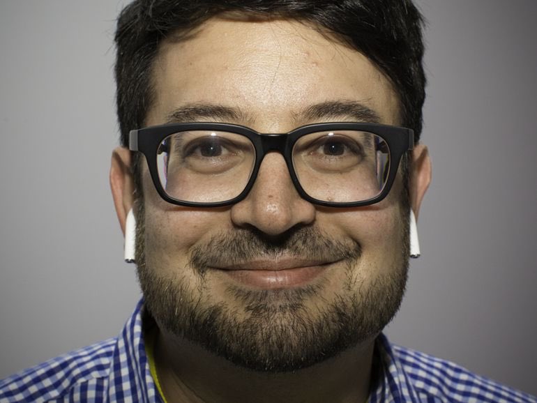 wisepnutbutter's tweet photo. At first glance I thought someone wearing AirPods had cigarettes stuffed in his ears 😕 #lol #airpods https://t.co/rSbYDV1EHo