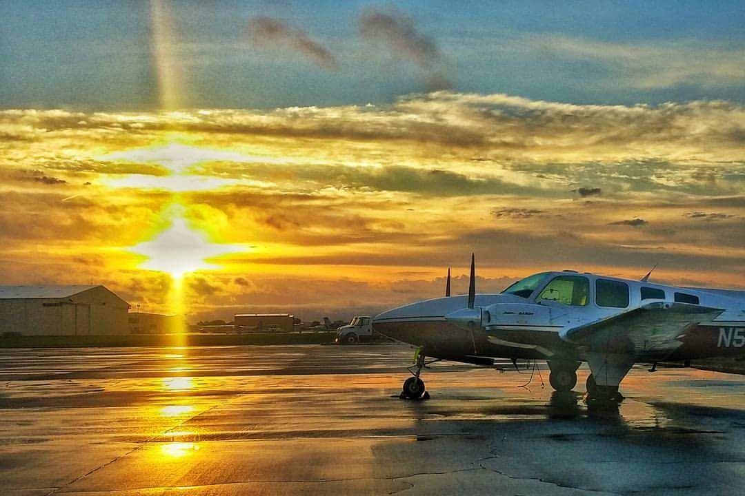 AeroCharter's tweet photo. #FlashbackFriday to this one-of-a-kind view https://t.co/nIzLL1wdwT