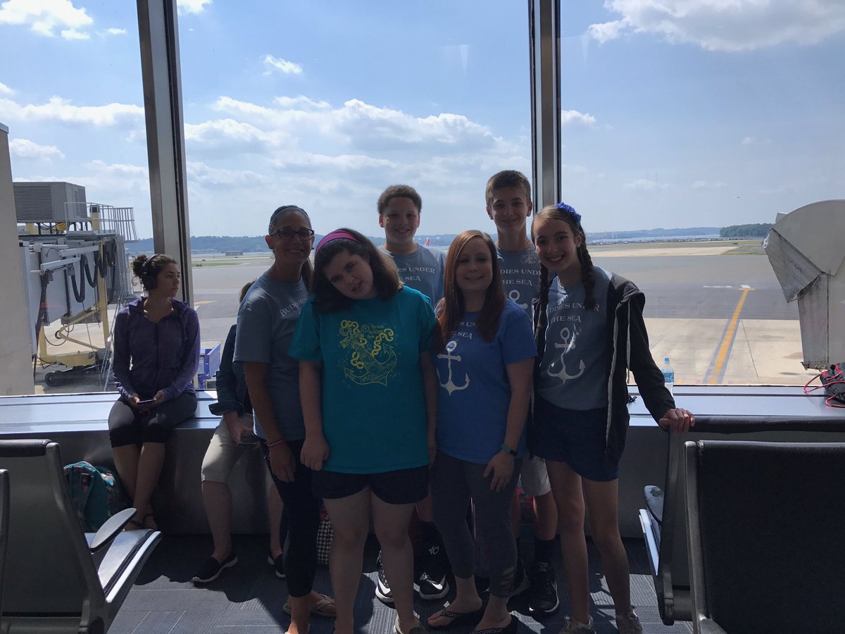 cmcgourty2's tweet photo. @BestBuddiesMA-Brennan Middle School has arrived. BBLC yay! https://t.co/ty19gD44lk