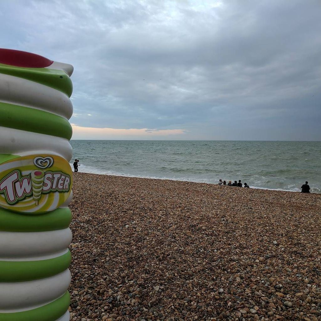 _Vegetablism's tweet photo. Could be a storm brewing. #twister #brighton https://t.co/Zon0eNH0J5 https://t.co/hE5h5YPosk