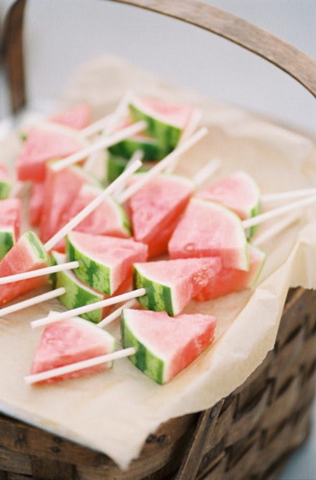 US_weddings's tweet photo. Summer heat got you down? Not to worry! Here are some great tips to keeping cool at your summer weddings!  https://t.co/k6ws3WCd9R https://t.co/Pvc8rnuZZ1