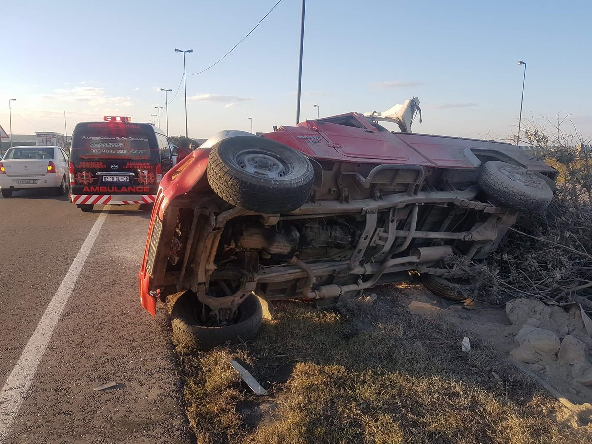 TraumaNetPE's tweet image. To  everyone driving tonight. Please drive safely. Arrive alive. Don't drink and drive... have a great weekend. @_ArriveAlive @jour_maine