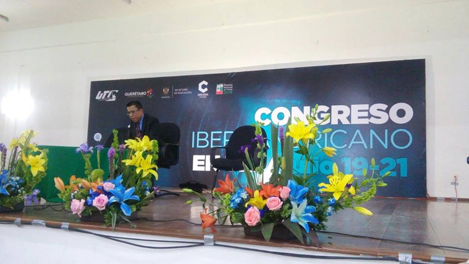 CIBETICUTC's tweet photo. Ing. Raúl Islas Matadamas, presenta la conferencia magistral: Gobierno abierto y democracia. Retos hacia 2018.
#CIBETIC2017 #SomosUTC https://t.co/RhhMZl0ZJV