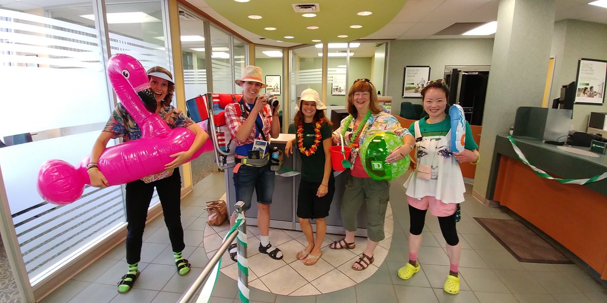 ChelseaSchweers's tweet photo. @jckupiak 
#beachfest@td
#whenthecatsaway
#howsyourvacayjim
#workinghardweswear https://t.co/FBUnEBlDrx
