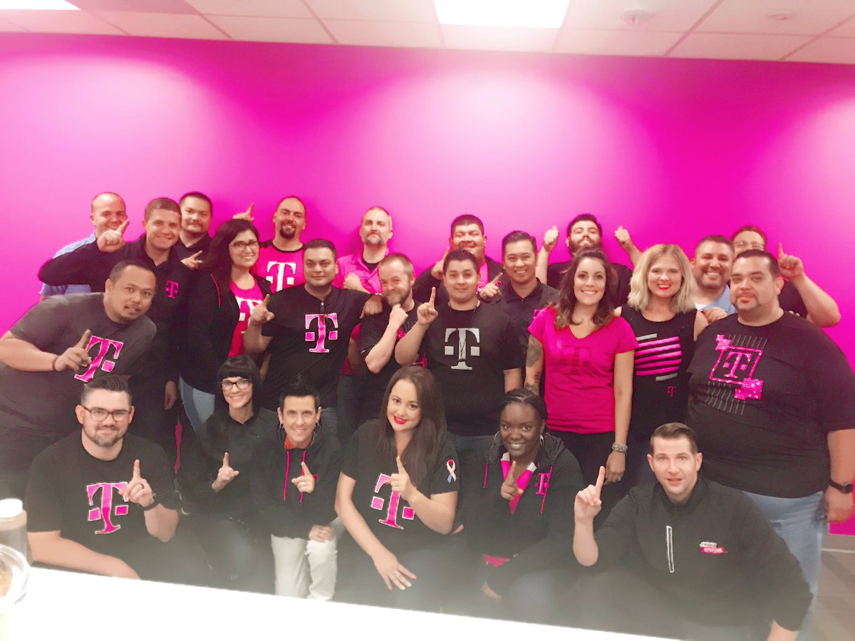 SheaSheaSarian's tweet photo. Southwest TrainerU complete! #SWisBest #LiveBreatheTrain @rescuedogdad @magentajenn @MaryTchi @emusers https://t.co/8AHuimcBJe