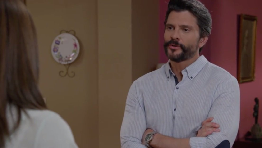 MarceCordobaFc's tweet photo. Julio le da a Fabiola el dinero que le pidieron. #EnamorandomeDeRamon #Capitulo109 https://t.co/pQ8IKavYdo
