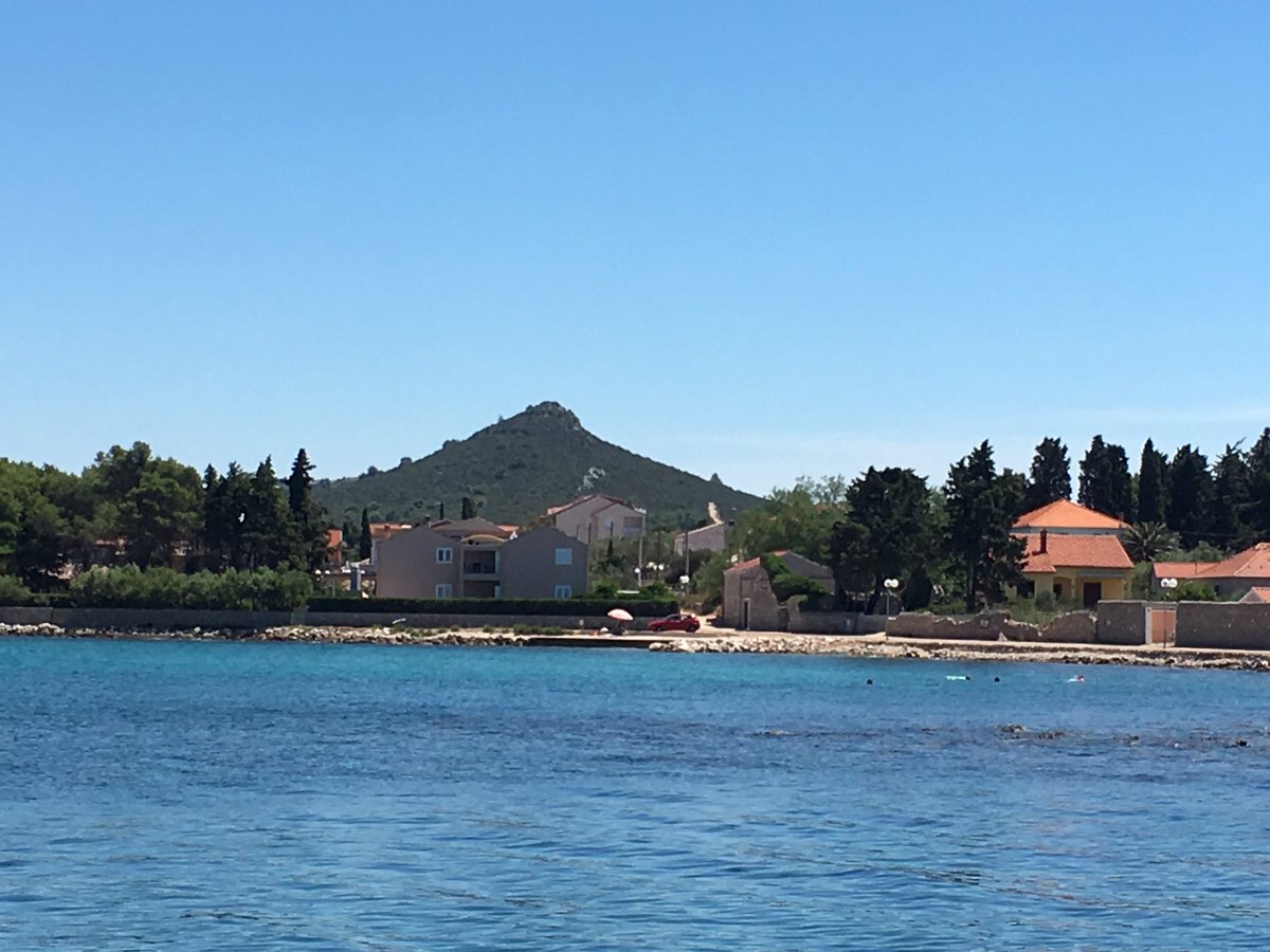 marathonmom217's tweet photo. Got 12 miles around here tomorrow, bummer #runcroatia #running #ultrachat #bibchat @runcroatia #ugljan https://t.co/DAcrjUg7c1