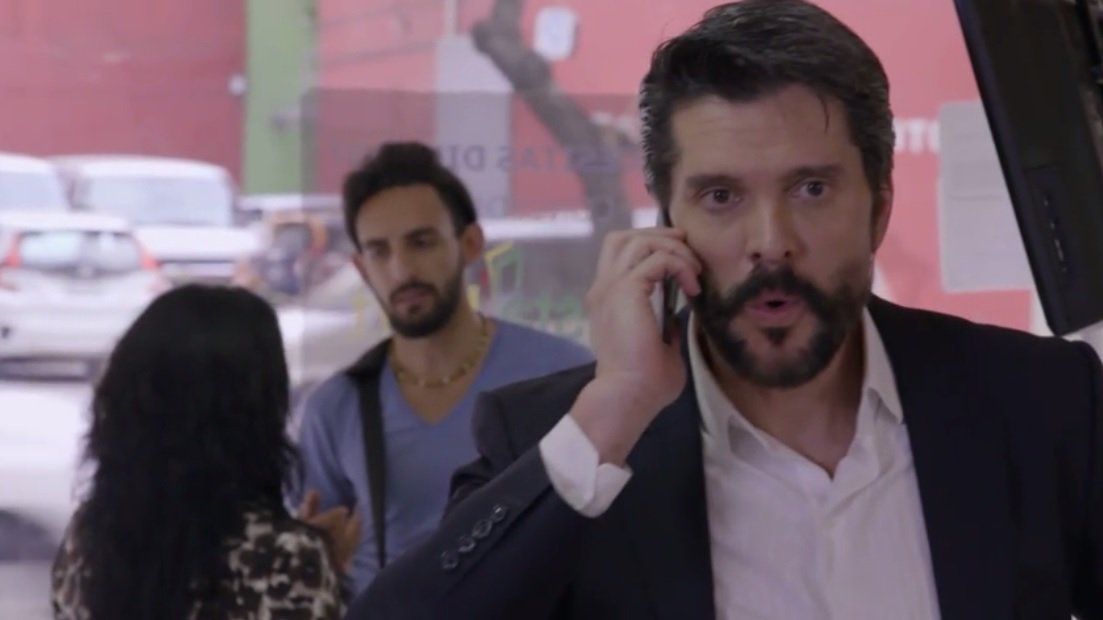MarceCordobaFc's tweet photo. Julio vende dos relojes para poder dar el dinero que le pidieron.  #EnamorandomeDeRamon #Capitulo109 https://t.co/IzYS6kIPqT