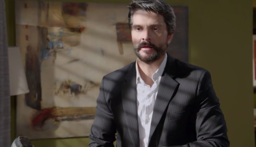 MarceCordobaFc's tweet photo. Julio vende dos relojes para poder dar el dinero que le pidieron.  #EnamorandomeDeRamon #Capitulo109 https://t.co/IzYS6kIPqT