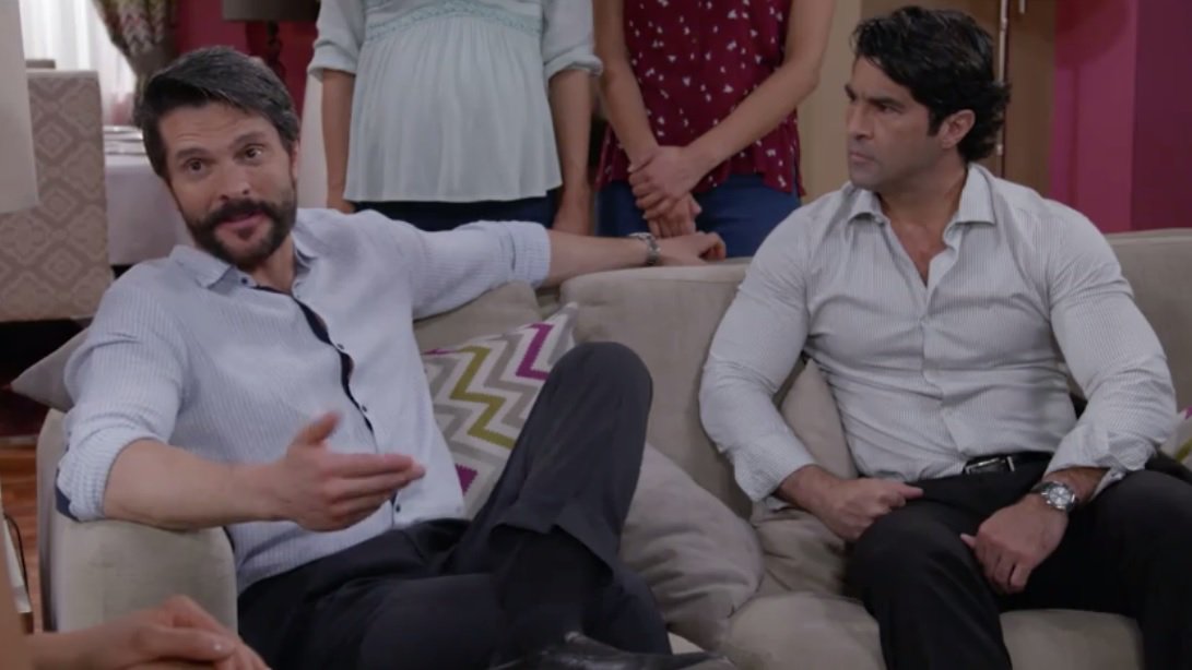 MarceCordobaFc's tweet photo. Antonio salió libre bajo fianza. #EnamorandomeDeRamon #Capitulo109 https://t.co/yV5uJ6ex6B