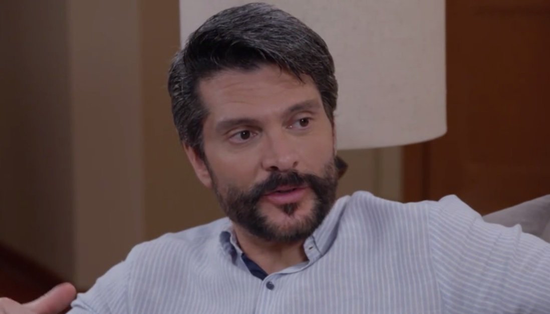 MarceCordobaFc's tweet photo. Antonio salió libre bajo fianza. #EnamorandomeDeRamon #Capitulo109 https://t.co/yV5uJ6ex6B