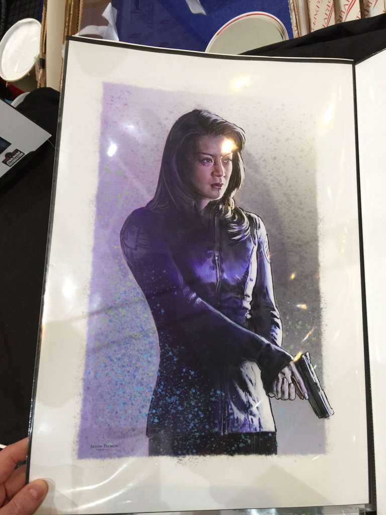 #AgentsofSHIELD fans at #SDCC don't forget to drop by booth 4407 <a href="/jasonpal_art/">Jason Palmer</a> for this amazing art <a href="/clarkgregg/">Clark Gregg</a> @mingna @ChloeBennet4
