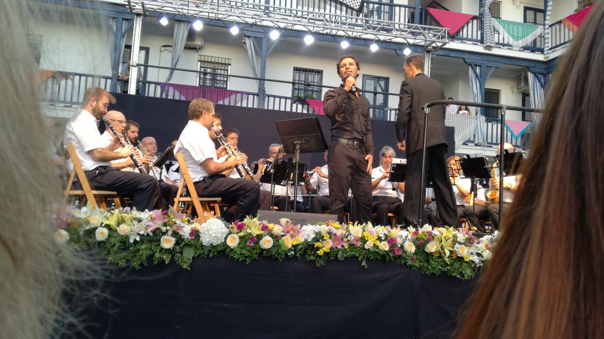SusanamasPsoe's tweet photo. Noche mágica en Triana en el pregón de su Velá 2017 con Juan Santamaría y Banda Sinfónica Municipal de Sevilla...! Felicidades al Distrito! https://t.co/MAKBMHpKFd
