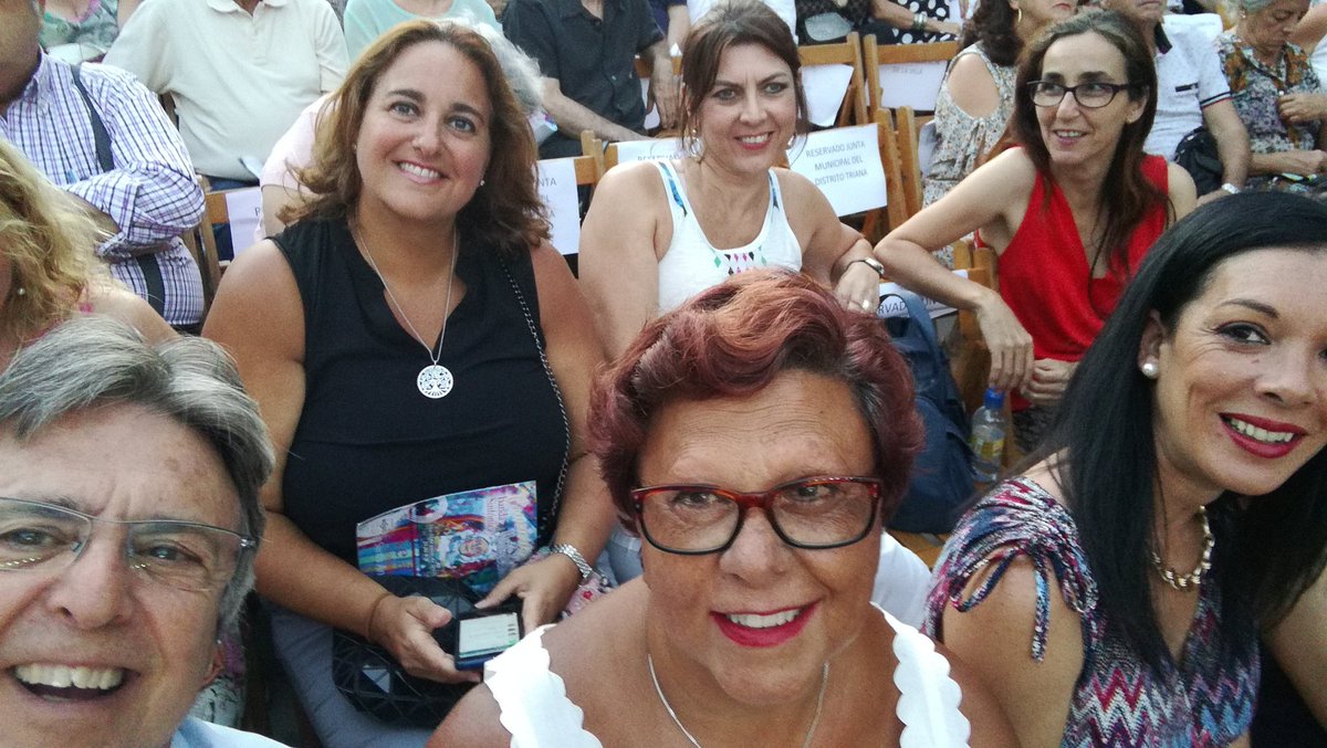 SusanamasPsoe's tweet photo. Noche mágica en Triana en el pregón de su Velá 2017 con Juan Santamaría y Banda Sinfónica Municipal de Sevilla...! Felicidades al Distrito! https://t.co/MAKBMHpKFd