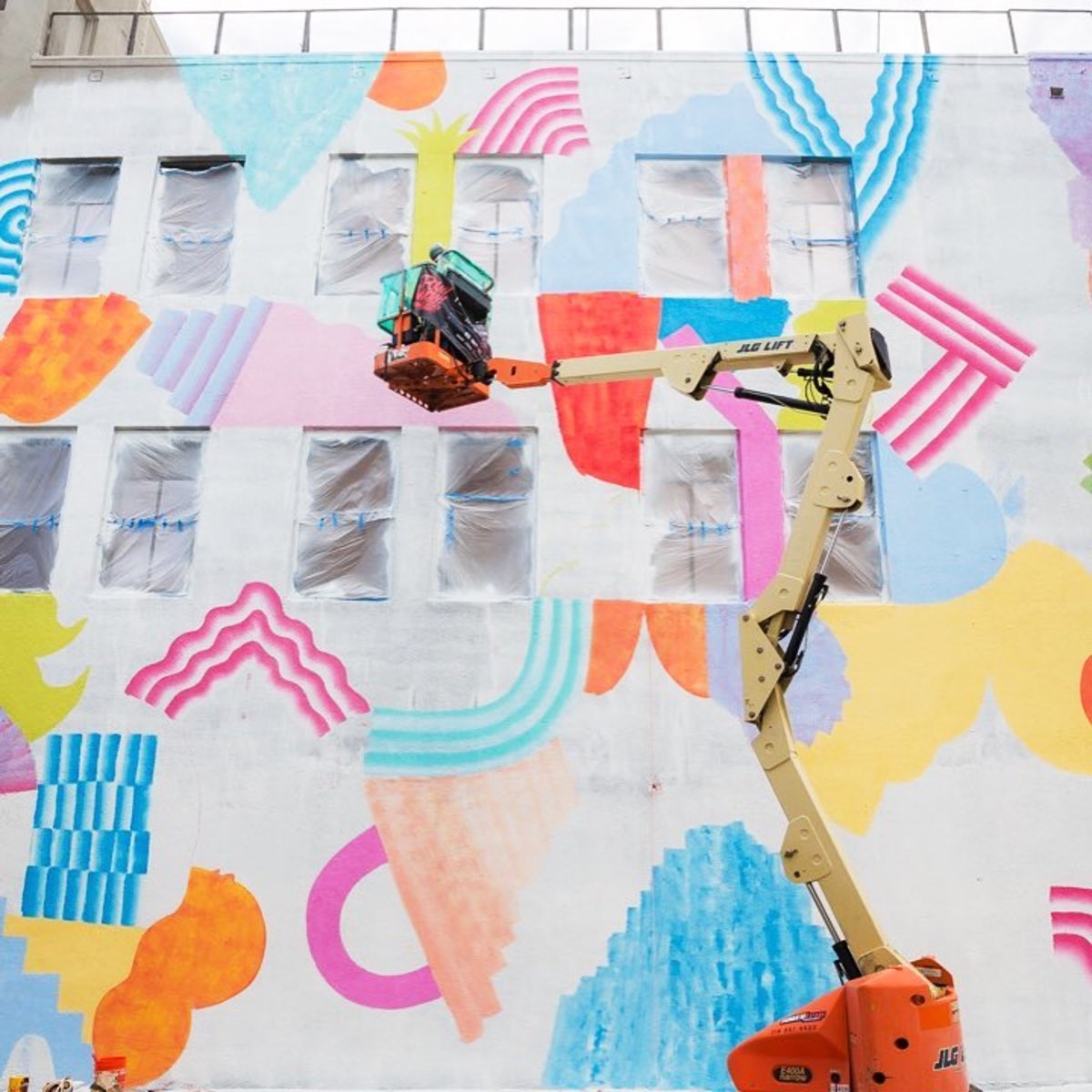 dcwallsfestival's tweet photo. Making strides on their #murals at @powwowlongbeach’17. Here's' #bodeckhernandezart, @natbornklyons, #millustration & #minahamada. • #PWLB17 https://t.co/5qooyTaZJ2