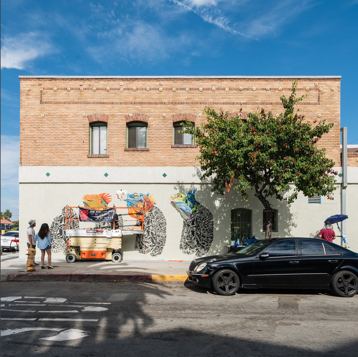 dcwallsfestival's tweet photo. Making strides on their #murals at @powwowlongbeach’17. Here's' #bodeckhernandezart, @natbornklyons, #millustration & #minahamada. • #PWLB17 https://t.co/5qooyTaZJ2