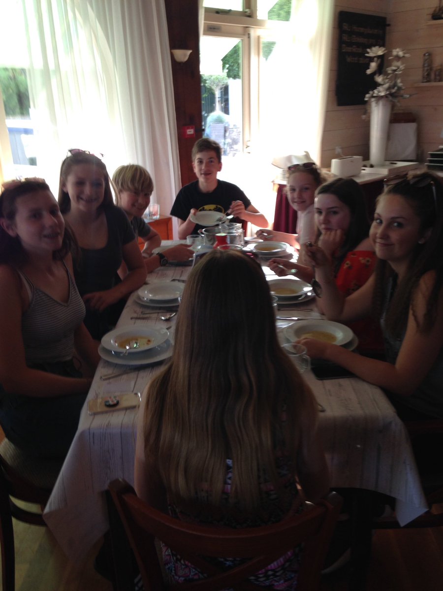 TCS_Trips's tweet photo. Fantastic dinner by Arnold and his team! Thank you so much! #INSPIRE #tour2017 #Ican'tbelieveyou'restillhungryafterallthesnacksonthecoach! https://t.co/ZbVMzwTE7g