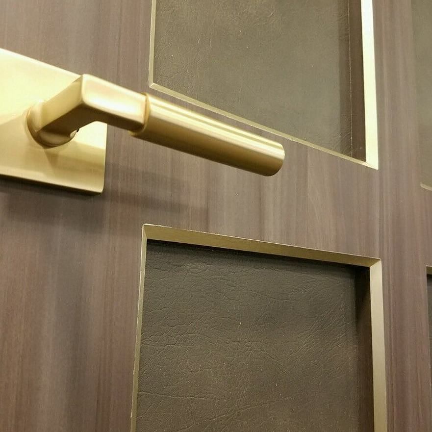 atlanticplywood's tweet photo. #fbf to the BEAUTIFUL door we displayed at our A&D event last year. It features @formicagroup #dECOLeather in Anti… https://t.co/QC16WReLsJ https://t.co/orMcJ3pdMm