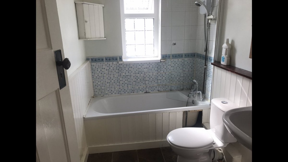 rhinoheating's tweet photo. One of this weeks completed jobs. An elderly couple struggling with their bath for years, not any more 🛁🔨🚿 https://t.co/yhlGmPMR4z