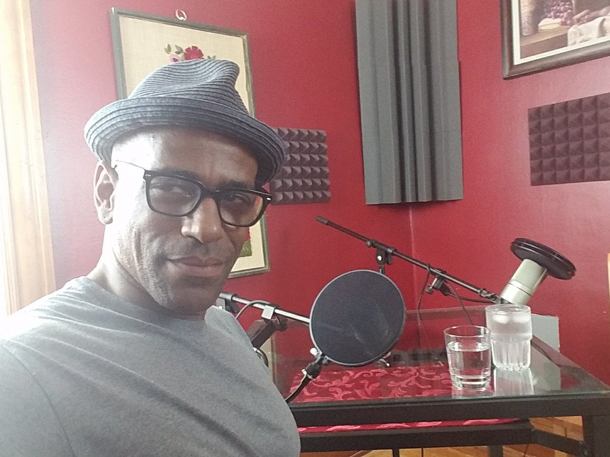 thejuicevox's tweet photo. Hangin' out with Simon Calder @BacktotheCityMN Discussing our @theordway Bowie experince. Sept 8! #CollinsLive https://t.co/jfjdB5OO8S
