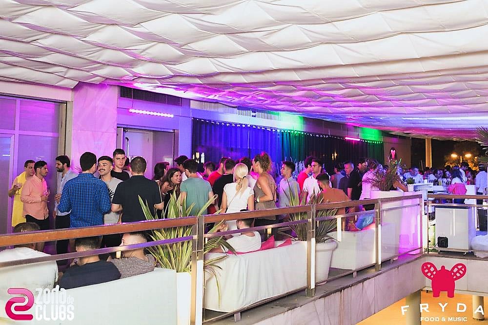 FrydaVickyO's tweet photo. Hoy en #FrydaSummer vamos a darlo todo con la #Pachanga más fresquita y actual! 💃🎉🔝 #LISTA, #VIP y #CENAS: 625899445 #vickyoliver #valencia https://t.co/GJdom06IGF